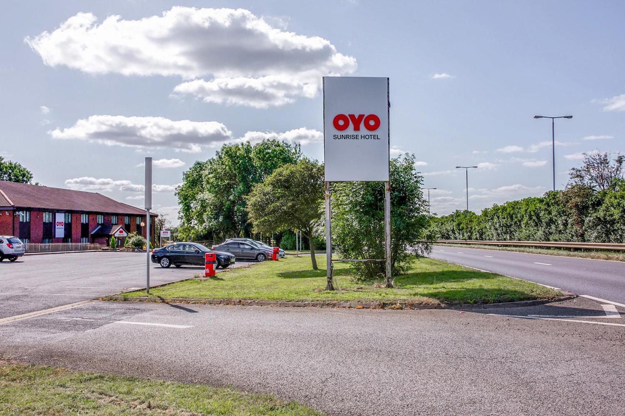 Oyo Sunrise Hotel, A46 N Leicester Трассингтон Экстерьер фото