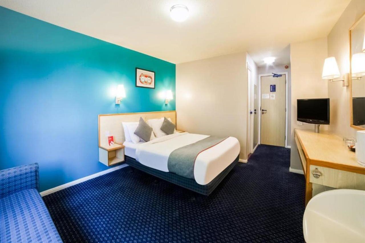 Oyo Sunrise Hotel, A46 N Leicester Трассингтон Экстерьер фото